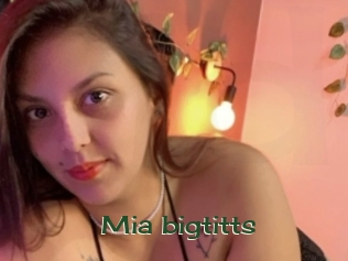 Mia_bigtitts